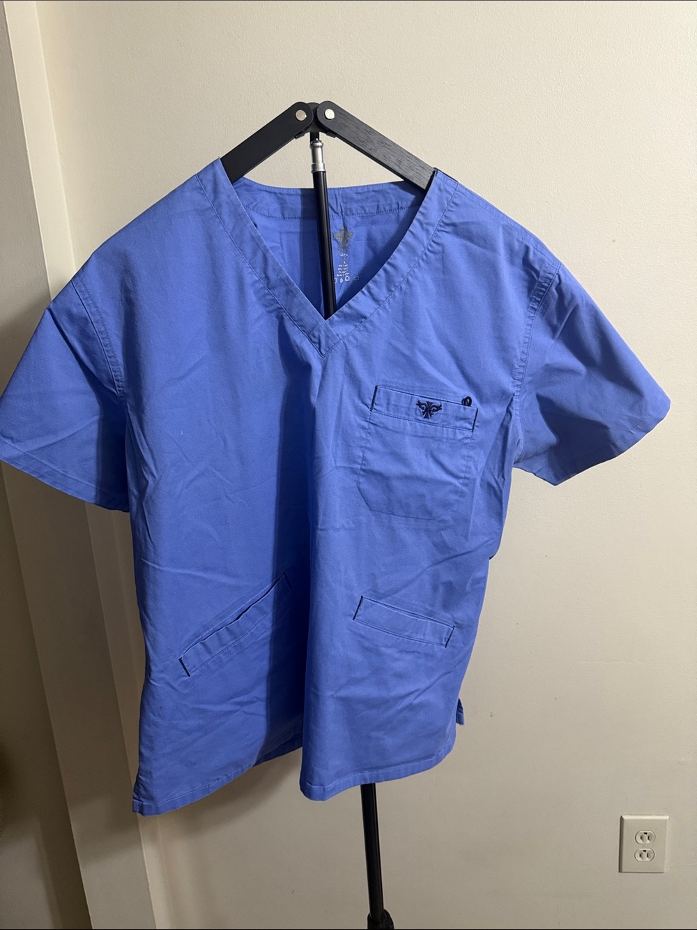 Med Couture Women’s V-Neck Scrub Top and bottom blue